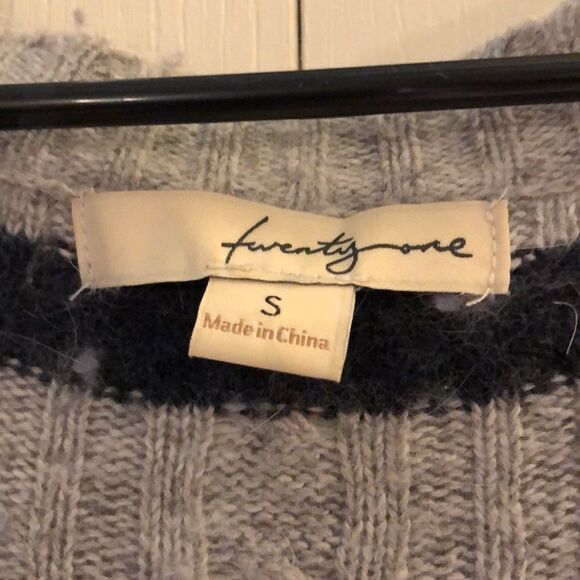 Twenty One Striped Long Sleeve V Neck Sweater Size S - Picture 3 of 5